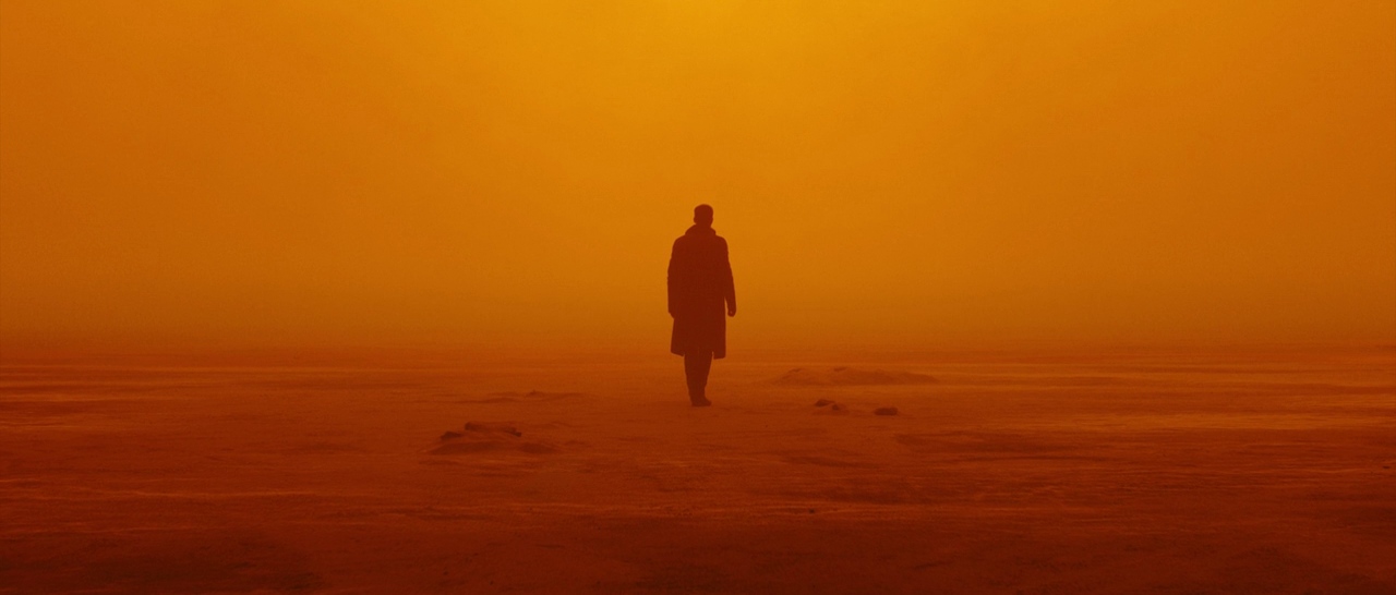 Бегущий по лезвию 2049 — фантастический фильм